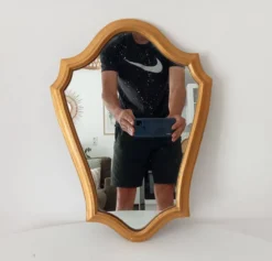 Miroir vintage baroque en bois doré