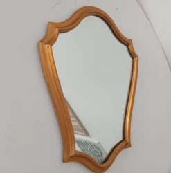 Miroir vintage baroque en bois doré