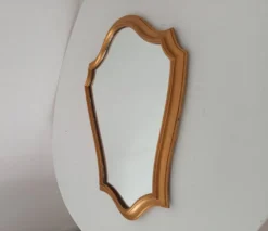 Miroir vintage baroque en bois doré