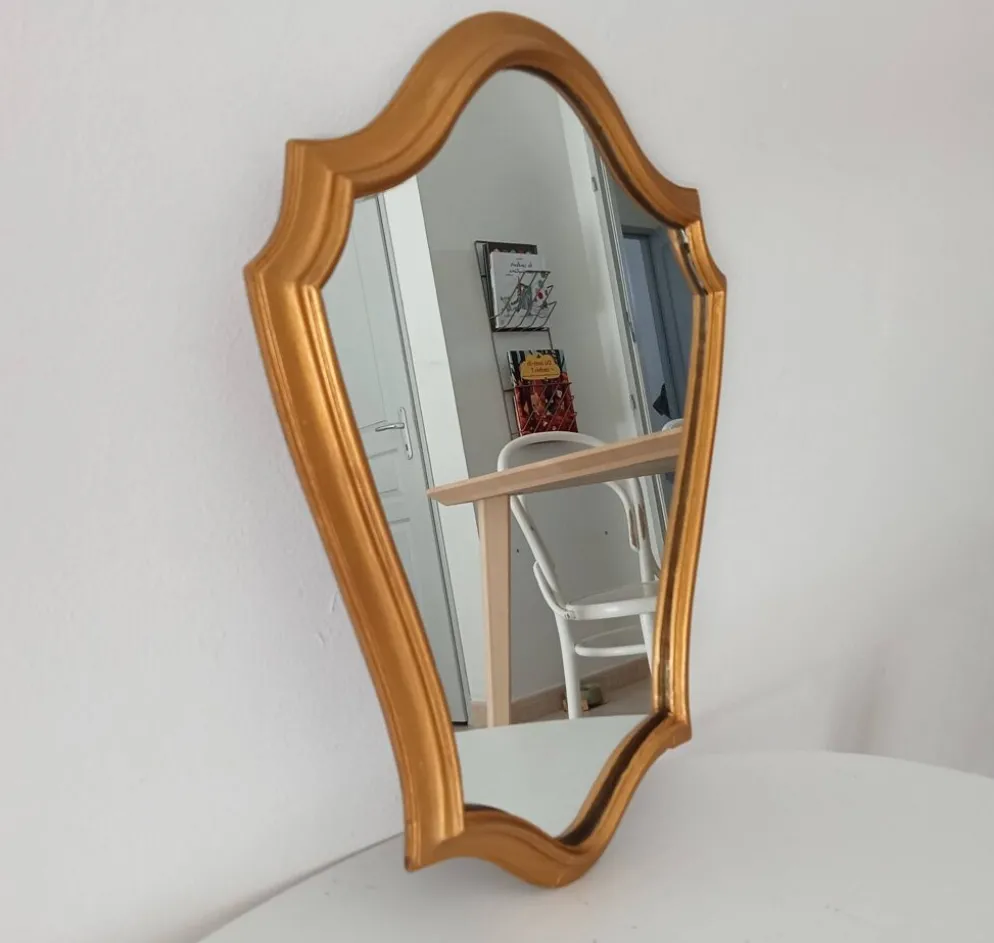 Miroir vintage baroque en bois doré