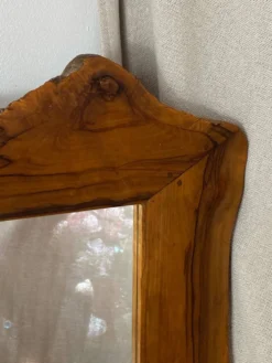 Miroir vintage en bois d’Olivier de forme libre