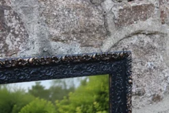Miroir vintage en bois et stuc bleu nuit patiné doré – style baroque – 51 ×