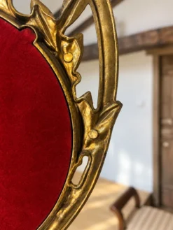 Miroir vintage en métal doré et velours bordeaux