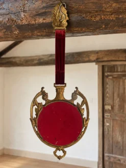 Miroir vintage en métal doré et velours bordeaux