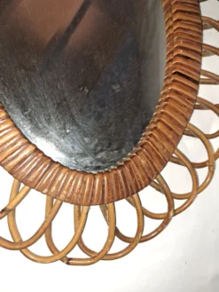 Miroir vintage en rotin. Année 1970.