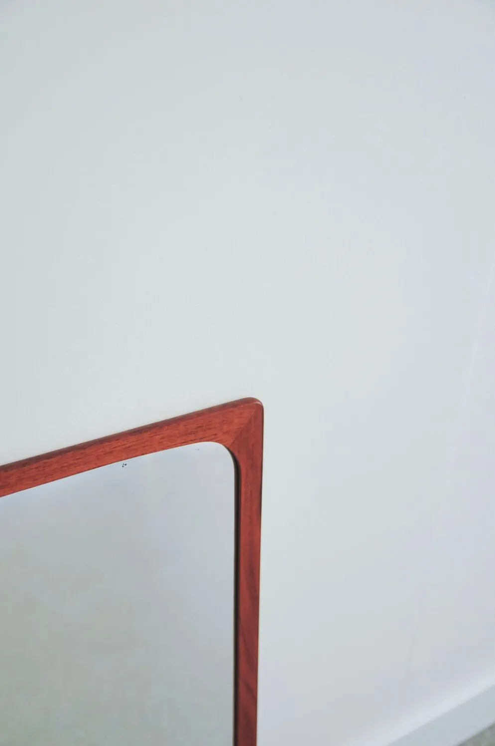 Miroir vintage en teck avec étagère
