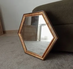 Miroir vintage hexagonale bohème chic en bois doré