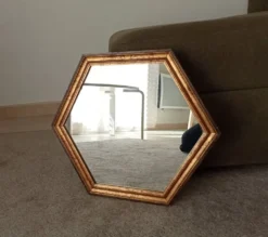 Miroir vintage hexagonale bohème chic en bois doré