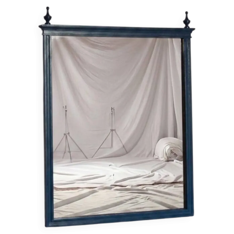 Miroir vintage restauré en bleu marine, style Louis XVI.