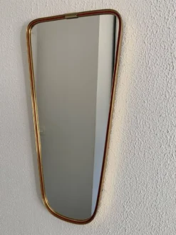 Miroir vintage 1960 rétroviseur asymétrique forme libre doré rouge - 71 x 3