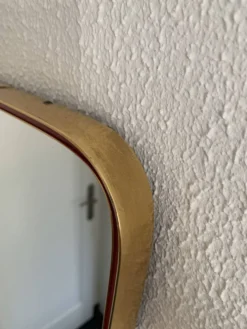 Miroir vintage 1960 rétroviseur asymétrique forme libre doré rouge - 71 x 3