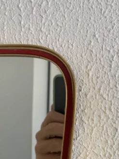 Miroir vintage 1960 rétroviseur asymétrique forme libre doré rouge - 71 x 3