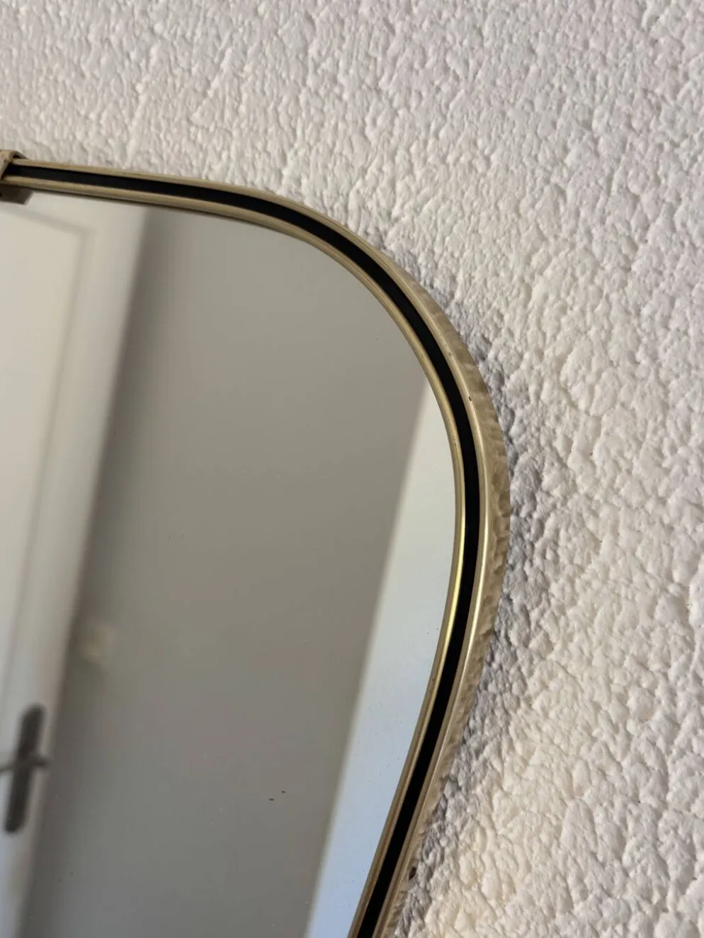 Miroir vintage 1960 rétroviseur asymétrique doré noir - 73 x 39 cm