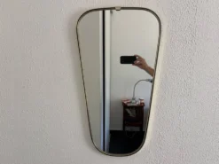 Miroir vintage 1960 rétroviseur asymétrique doré noir - 73 x 39 cm