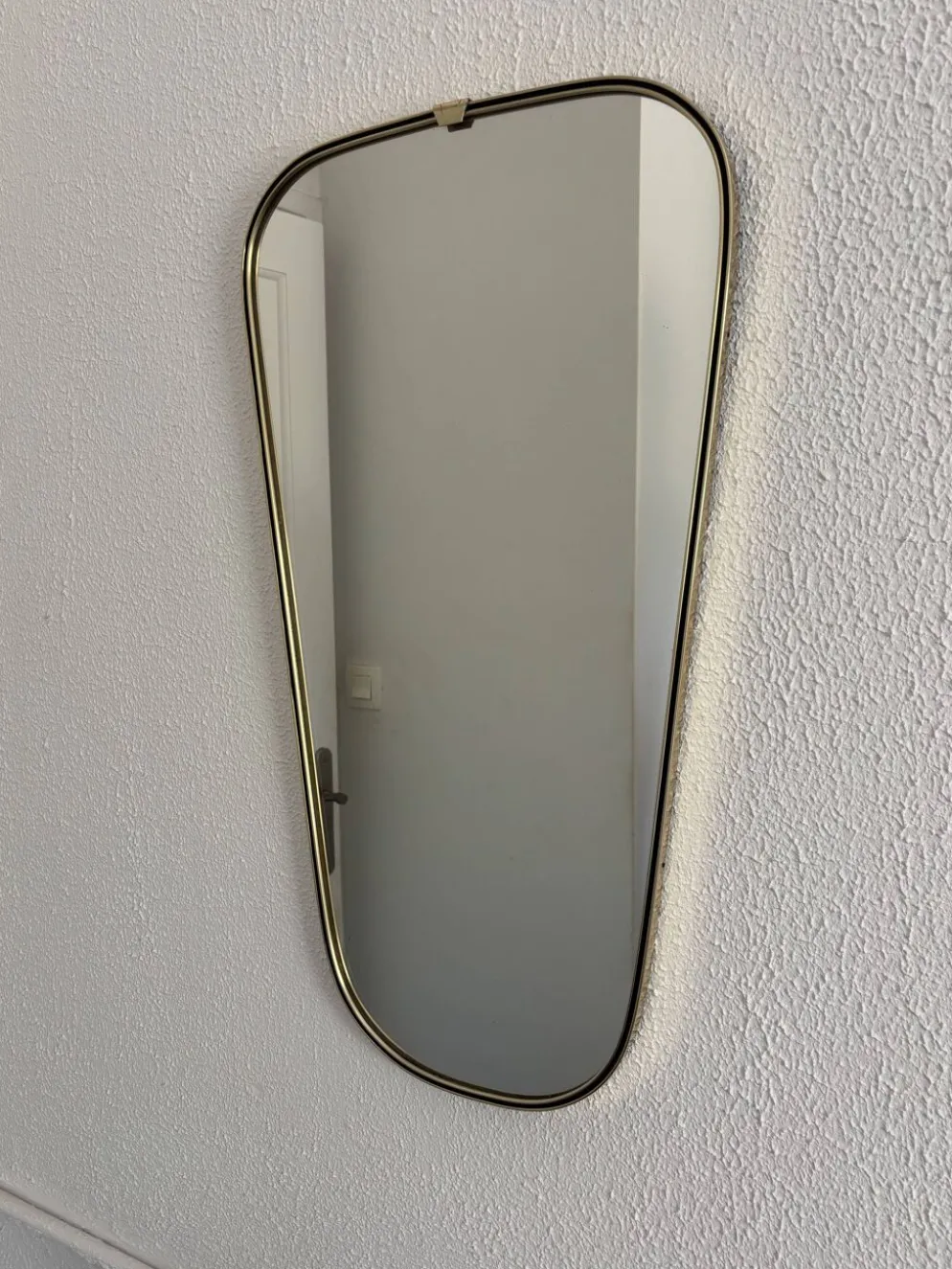 Miroir vintage 1960 rétroviseur asymétrique doré noir - 73 x 39 cm
