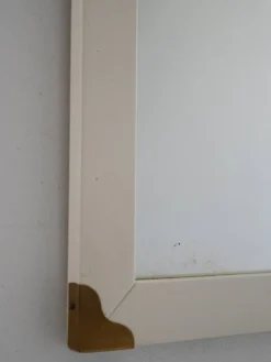 Miroir vintage scandinave blanc avec angles en laiton