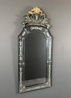 Miroir vénitien gravé à décor floral, XXe siècle