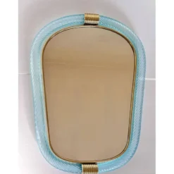 Miroir vénitien élégant en azur avec torciglione en verre de Murano.