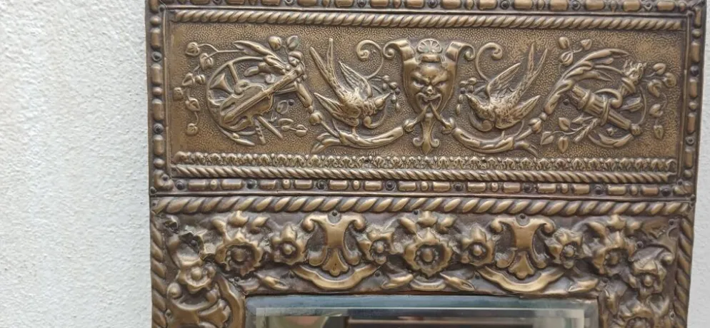 Mirroir Biseauté annees 30 en laiton repoussé