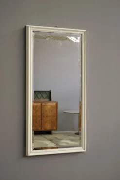 Mirror frame in white painted wood, Giuseppe Restelli Cristani, 1970s, , 119x60 cm