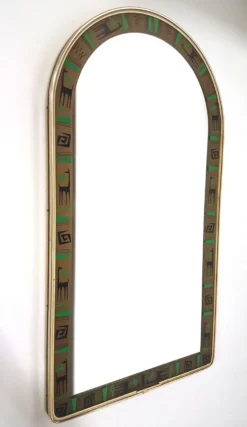 Mirror with a graphic decoration