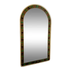 Mirror with a graphic decoration