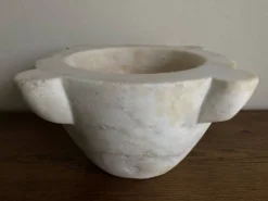 Mortier 19e néo classique en marbre blanc XXL