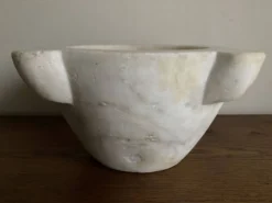 Mortier 19e néo classique en marbre blanc XXL