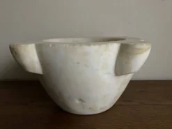 Mortier 19e néo classique en marbre blanc XXL
