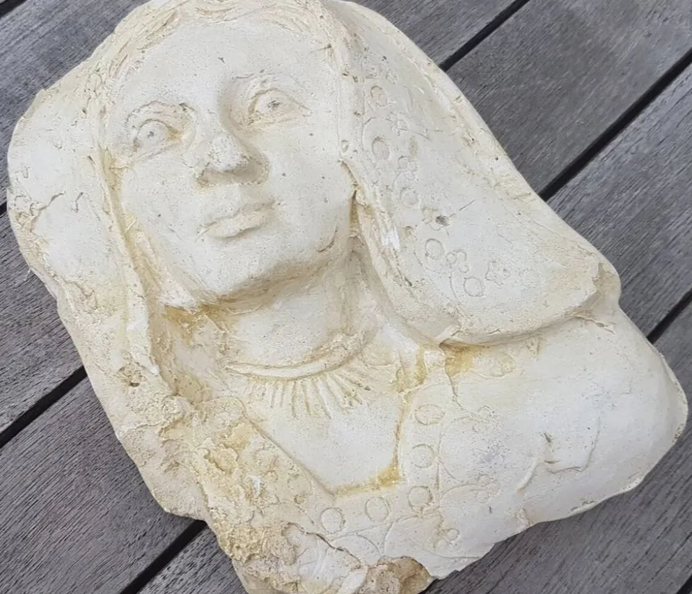 Moulage en platre visage vierge