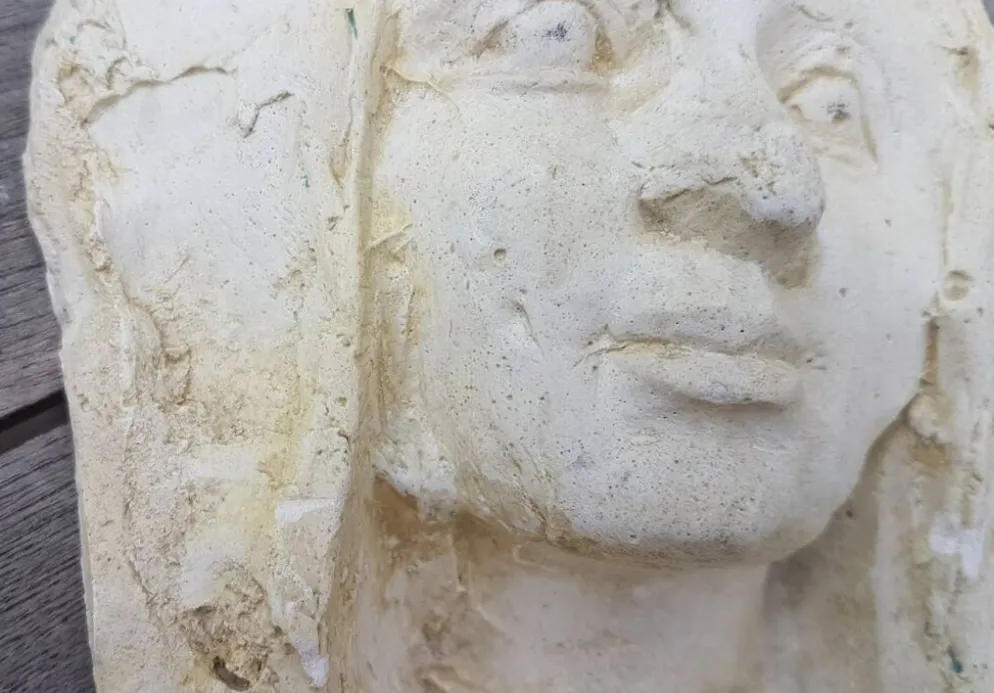 Moulage en platre visage vierge