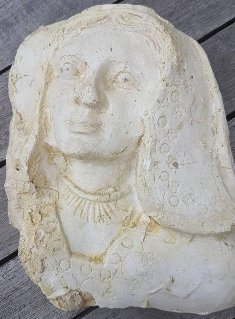 Moulage en platre visage vierge