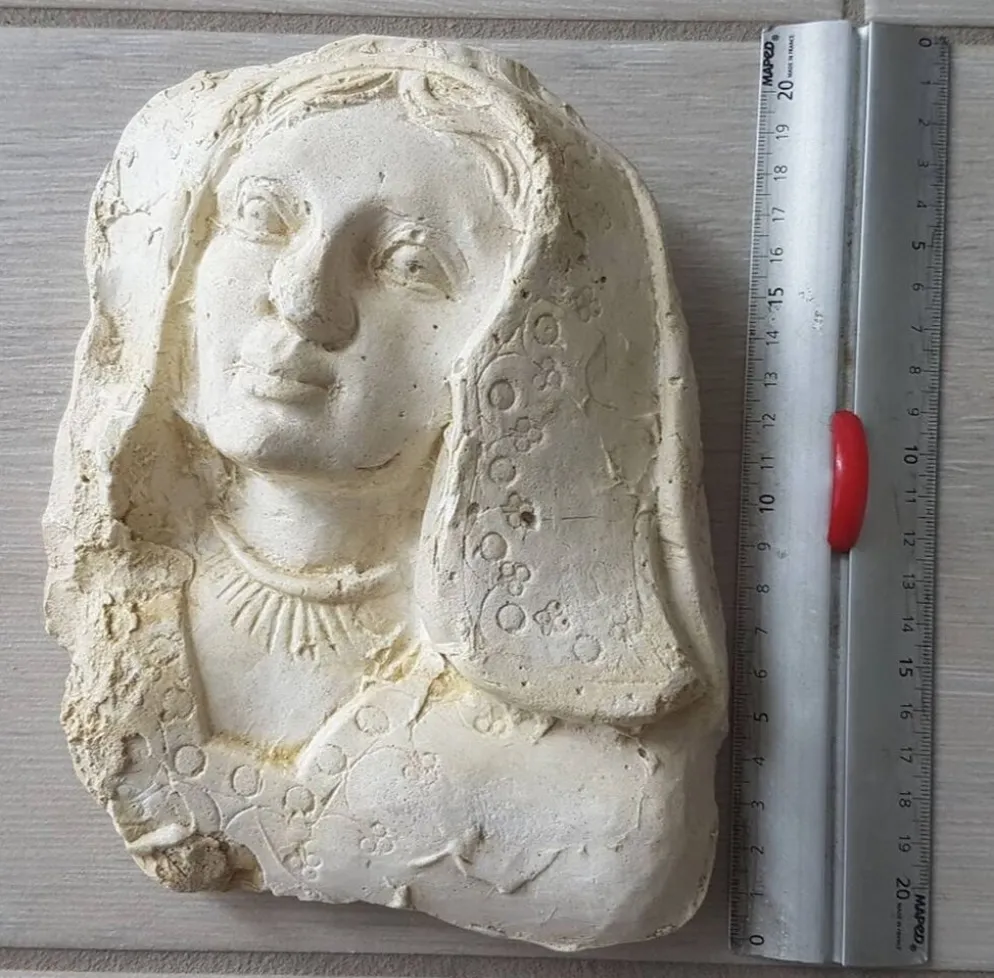 Moulage en platre visage vierge