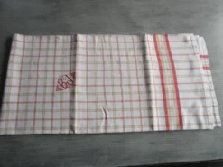 Nappe a carreaux ancienne monogrammée :165x165cm