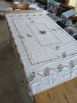 Nappe ancienne brodée