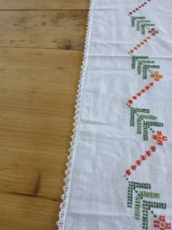 Nappe ancienne brodée