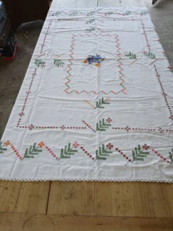 Nappe ancienne brodée