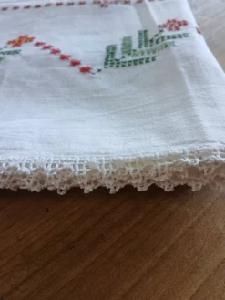 Nappe ancienne brodée