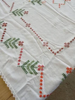 Nappe ancienne brodée
