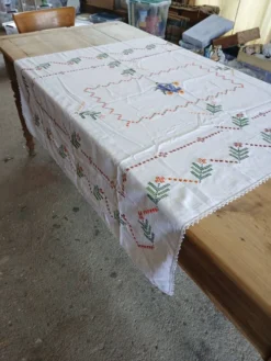Nappe ancienne brodée