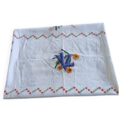 Nappe ancienne brodée