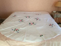 Nappe ancienne broderie et dentelle