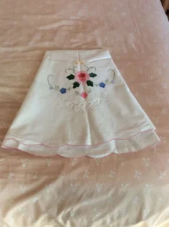 Nappe ancienne broderie et dentelle