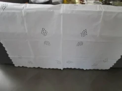 Nappe ancienne brodée 140x112cm