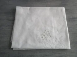 Nappe ancienne brodée 140x112cm