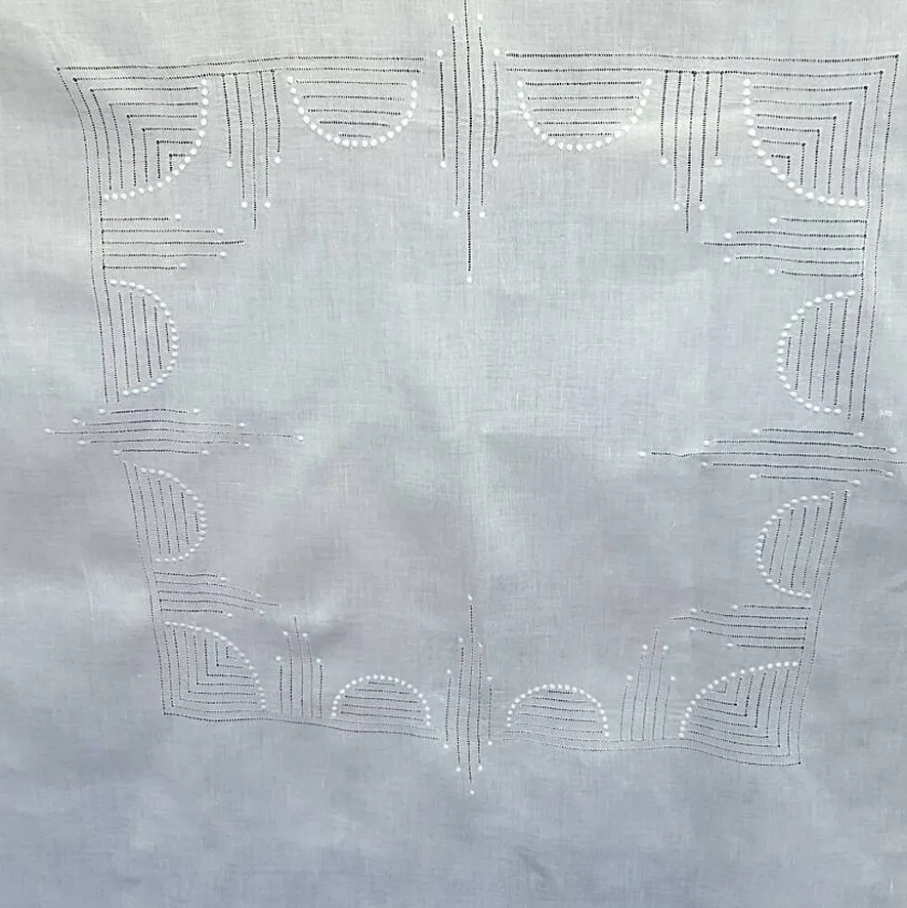 nappe ancienne en voile de lin brodée 135x135 cm