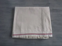 Nappe ancienne galonnée 132x118cm