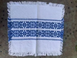 Nappe a the rectangulaire et 6 serviettes, made in france, linge basque, blanche et bleue, Vintage