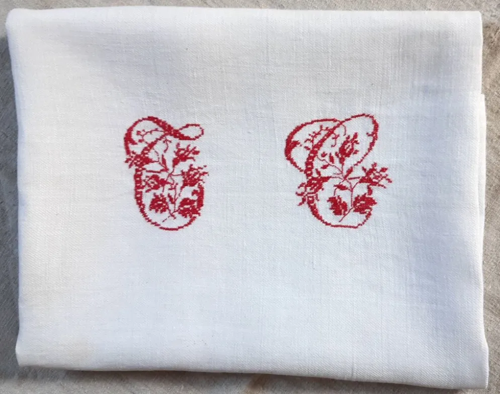 Nappe avec monogramme TC central