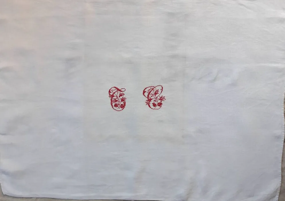 Nappe avec monogramme TC central
